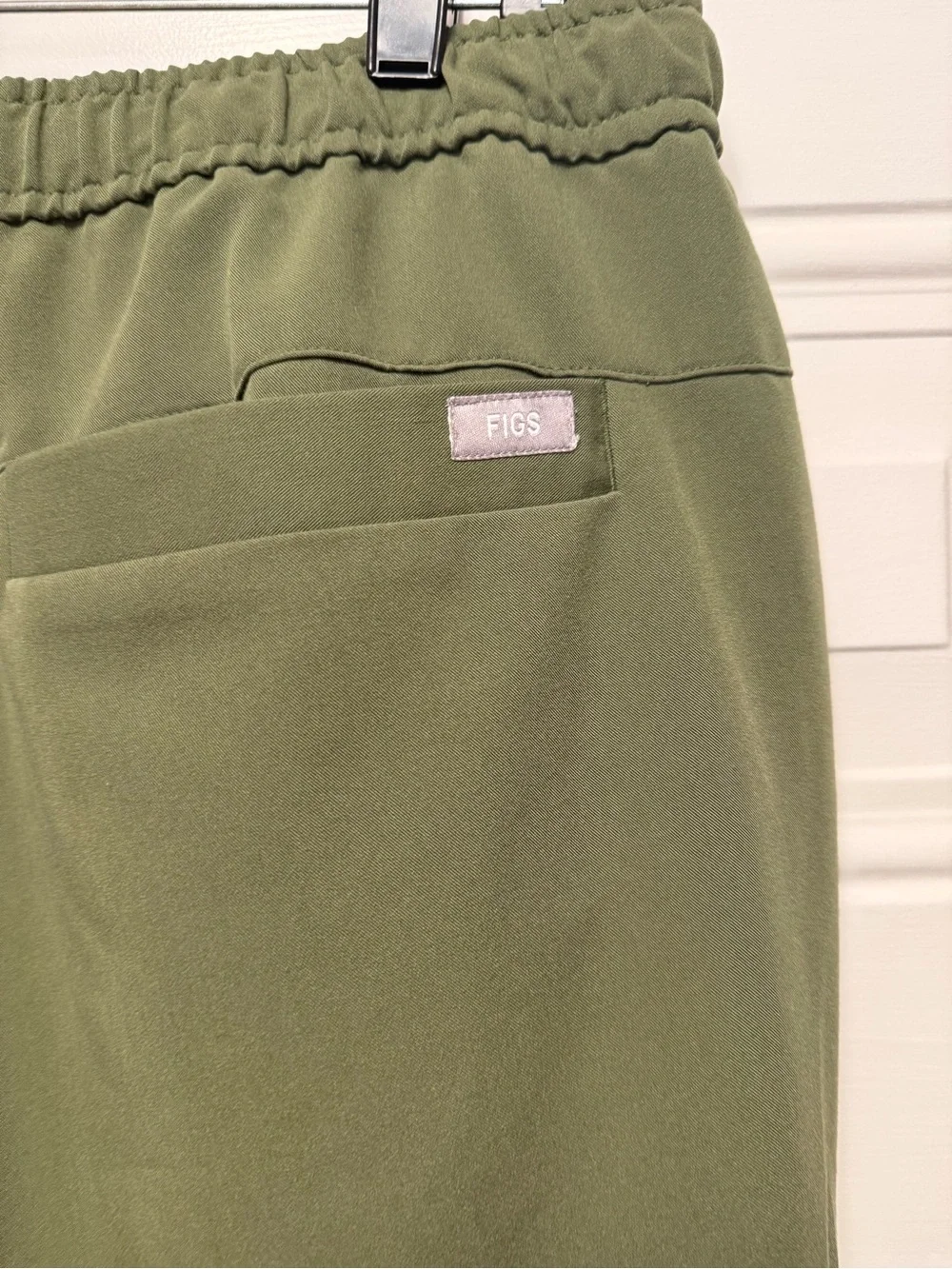 Figs Men's Olive Green Jogger Pants with Red Drawstring size Large/Tall